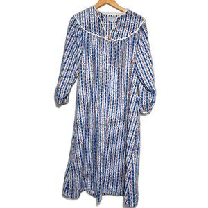 Lanz of Salzburg Nightgown Women's Size Medium Blue White Floral Cotton Flannel